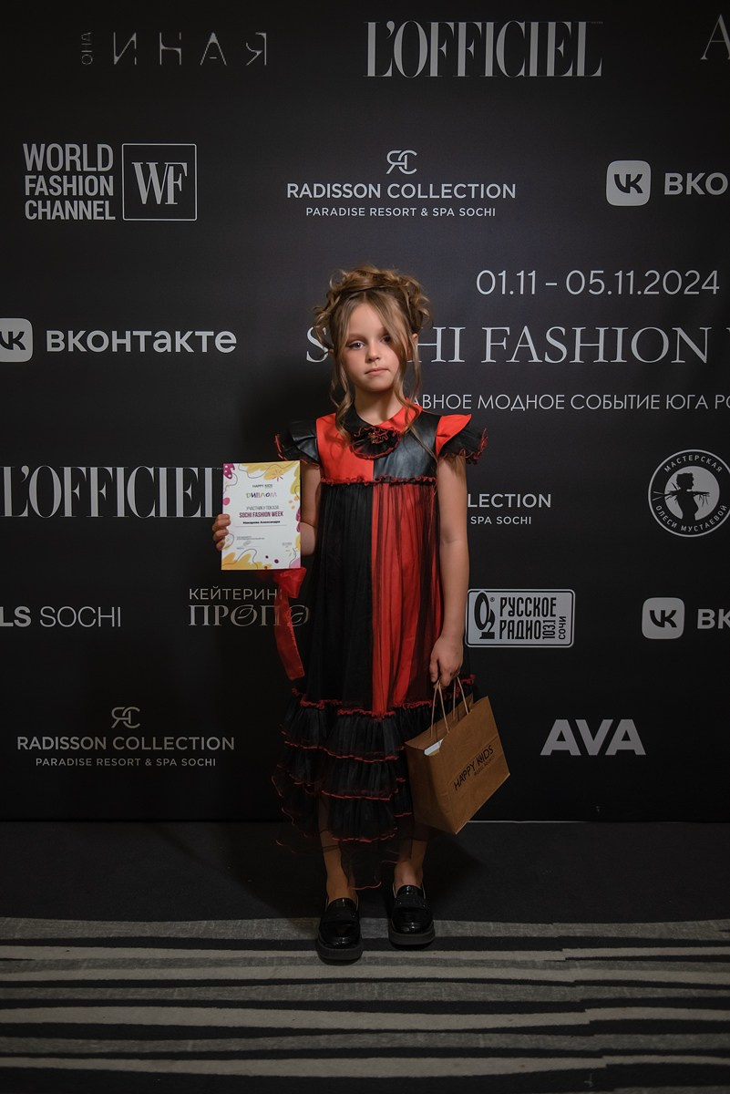 SochiFashionWeek2024 дизайнер Анохина Светлана. Семейный и коммерческий фотограф в Сочи Александр Бодунов