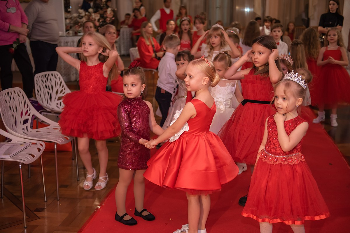 Выпускной в детской школе моделей HAPPYkids 2024. Семейный и коммерческий фотограф в Сочи Александр Бодунов