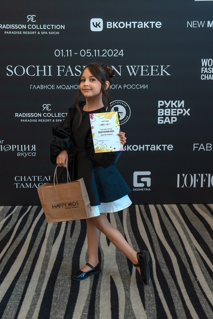 SochiFashionWeek2024 дизайнер Юлия Крылова. Семейный и коммерческий фотограф в Сочи Александр Бодунов