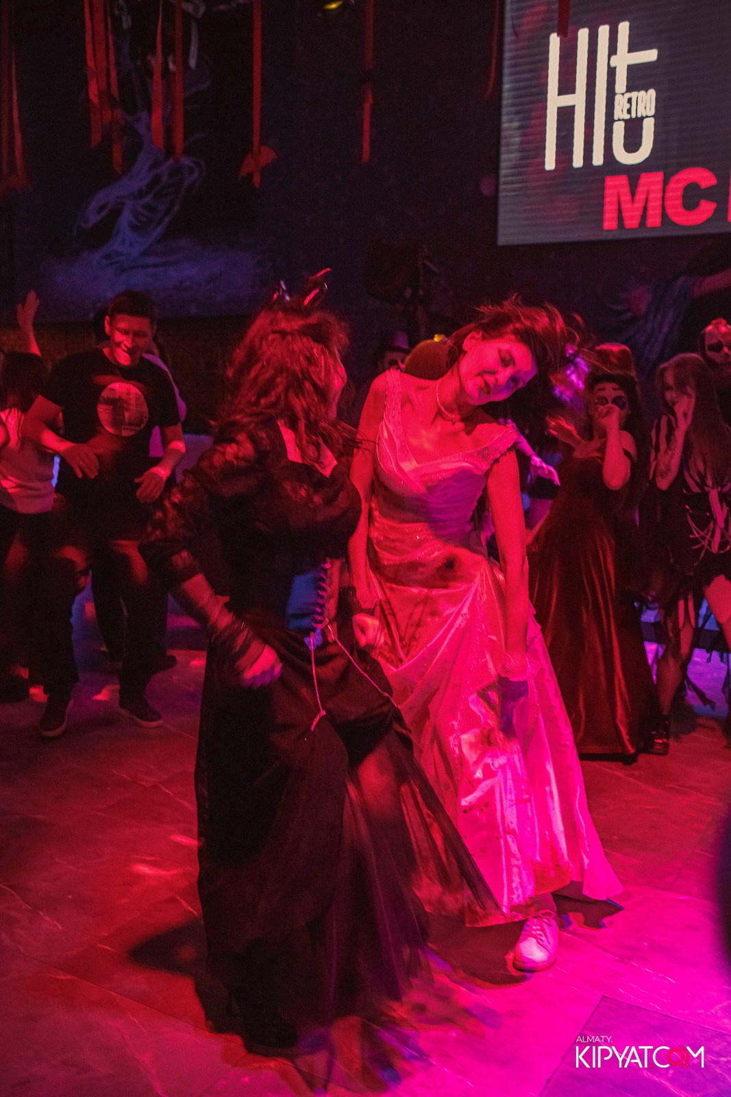 БАЛ НЕЧИСТИ В HIT RETRO. КИПЯТКОМ АЛМАТЫ!