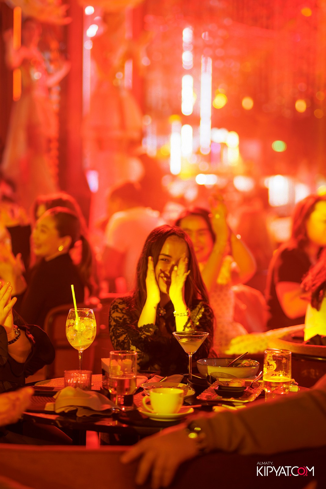 FRIENDS BAR & TERRACE. КИПЯТКОМ АЛМАТЫ! Фотосъемка мероприятий в Алматы
