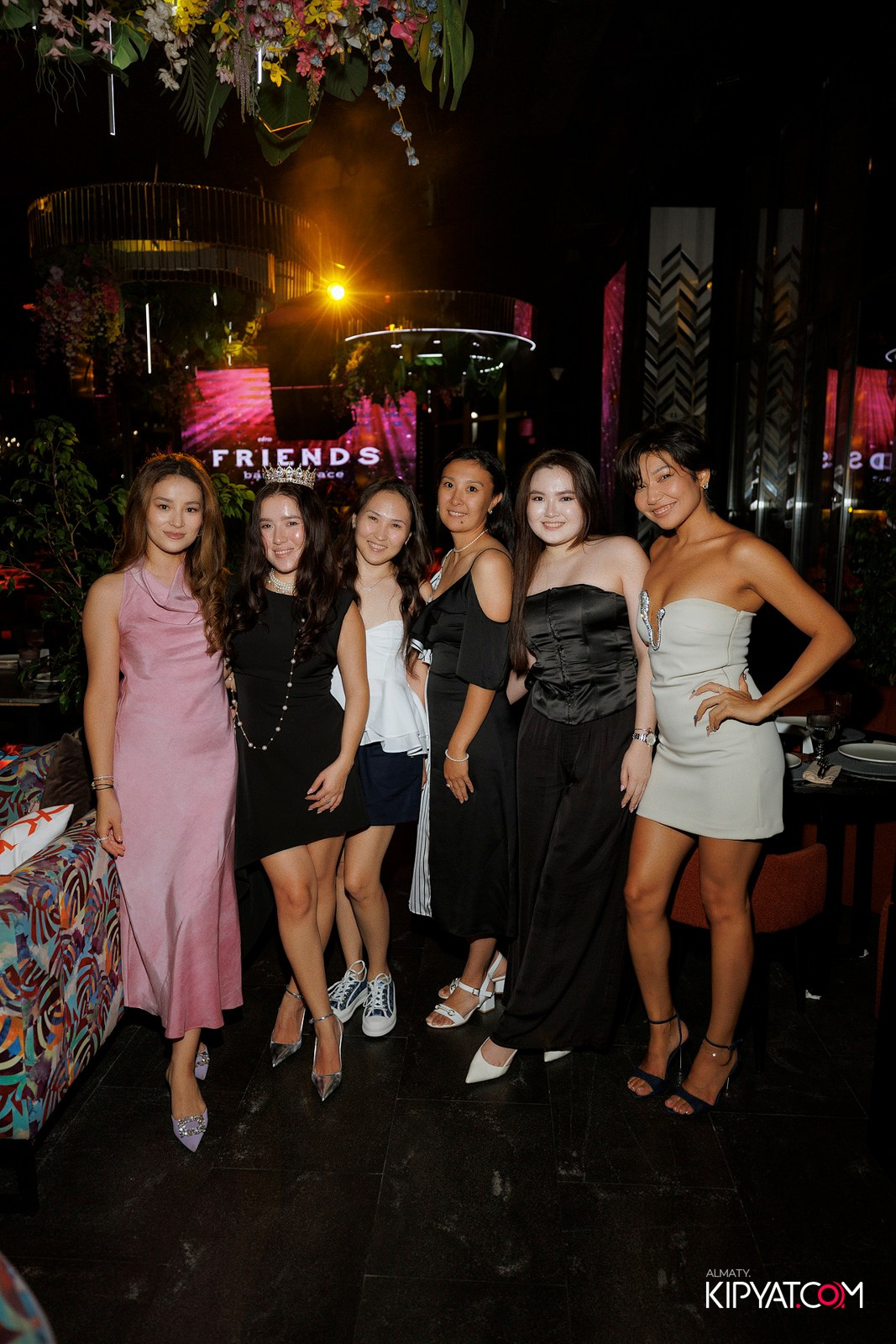 FRIENDS BAR & TERRACE. КИПЯТКОМ АЛМАТЫ! Фотосъемка мероприятий в Алматы