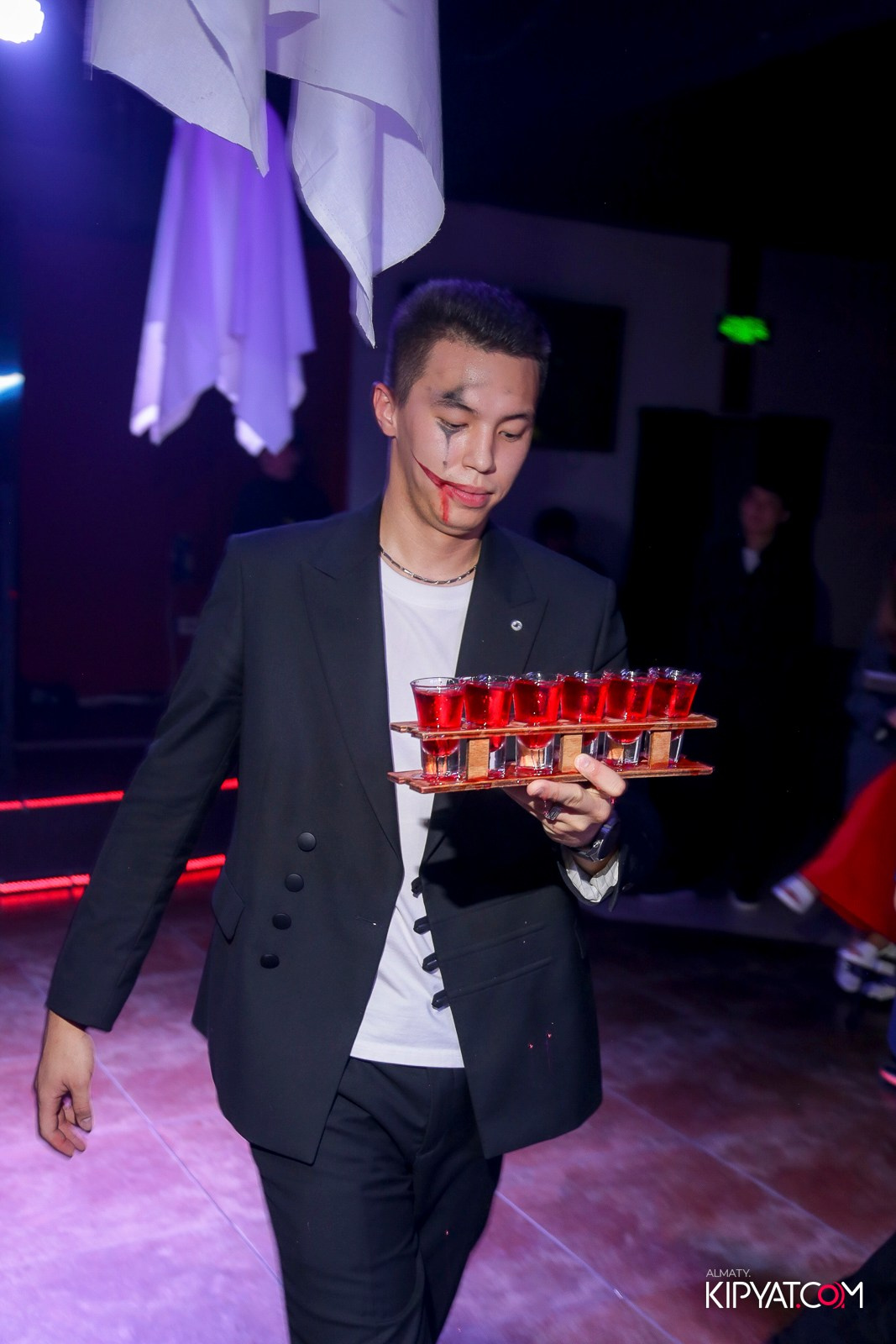 ARAGOSTA ДИСКО-БАР. КИПЯТКОМ АЛМАТЫ!