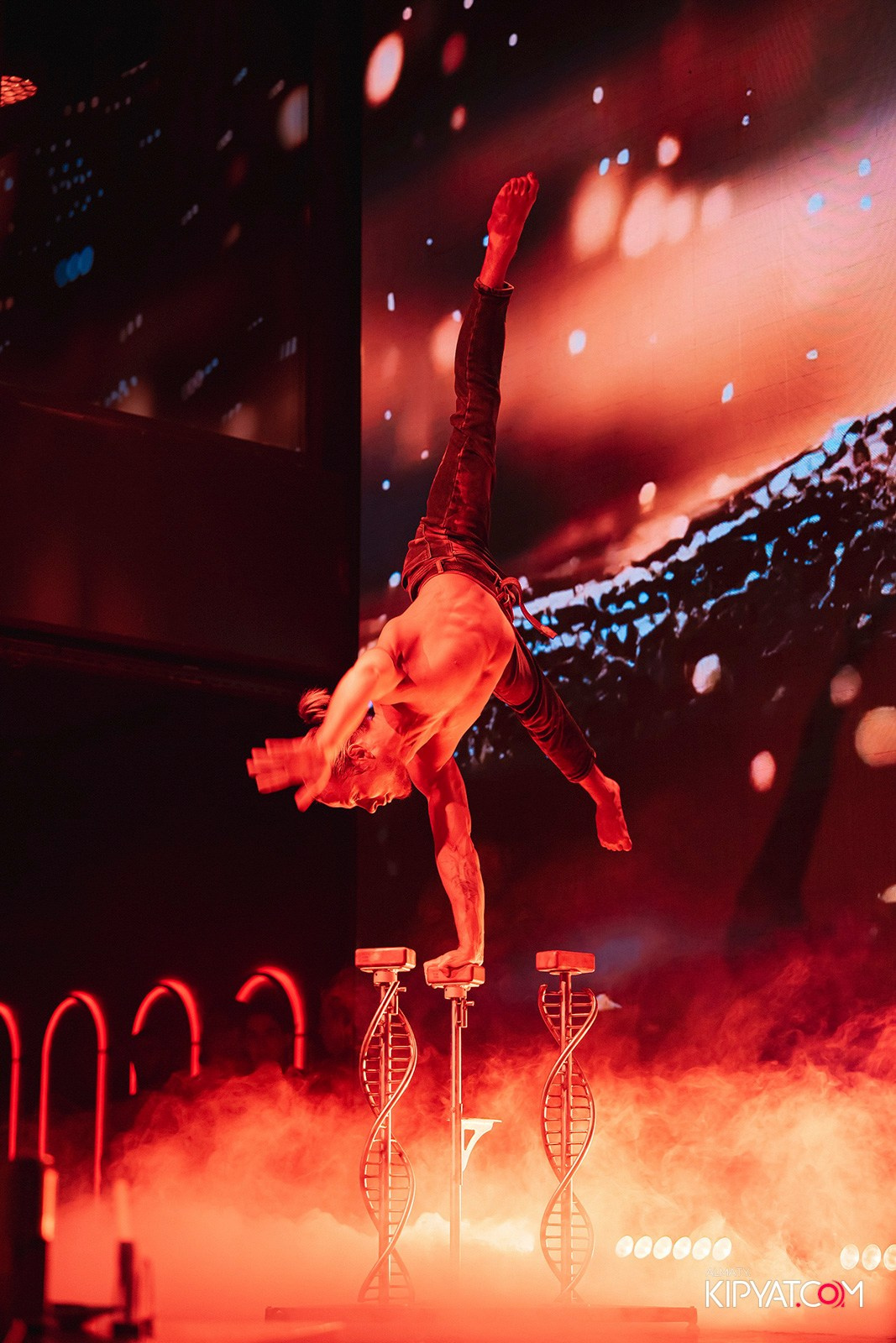 QUEEN. КИПЯТКОМ АЛМАТЫ!