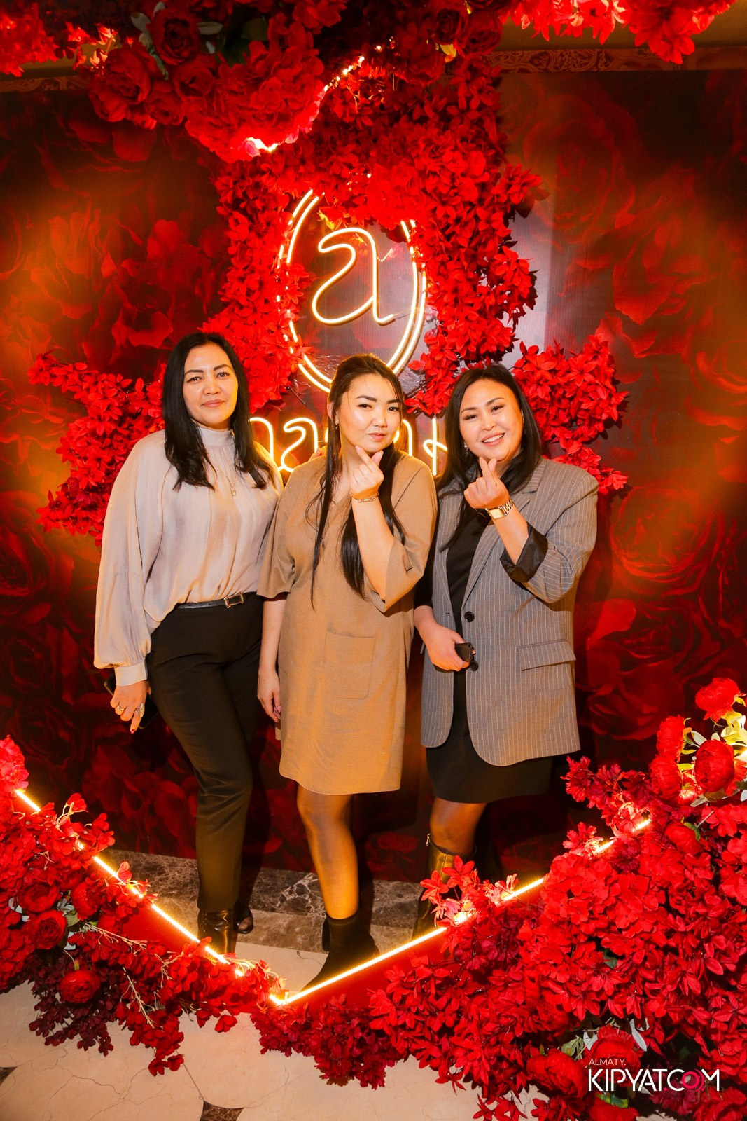 РЕСТОРАН ALAZANI НА КАБАНБАЙ БАТЫРА. КИПЯТКОМ АЛМАТЫ!