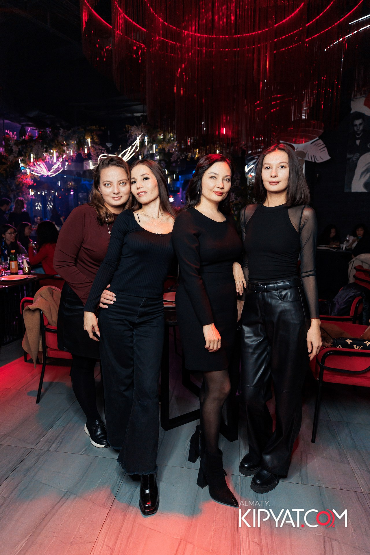 FRIENDS TERRACE & BAR. КИПЯТКОМ АЛМАТЫ!