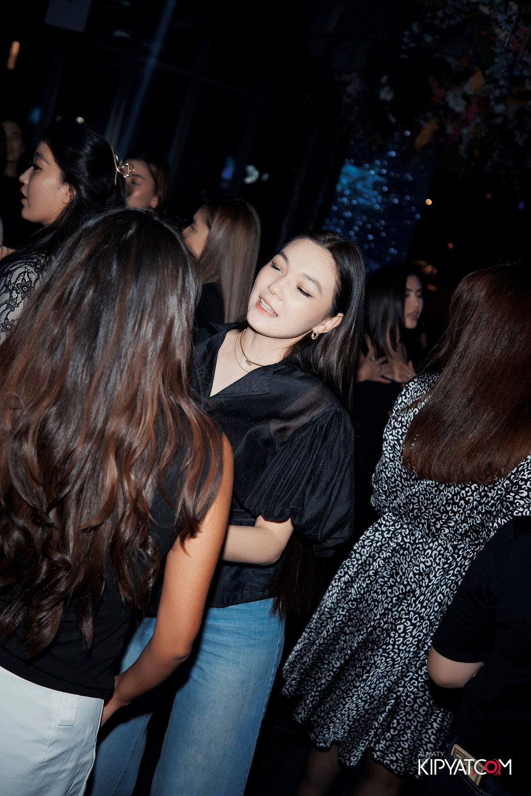 FRIENDS BAR & TERRACE. КИПЯТКОМ АЛМАТЫ!