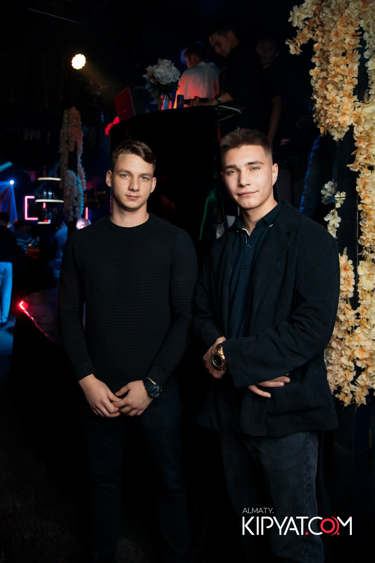 UYAT EMES BAR. КИПЯТКОМ АЛМАТЫ!