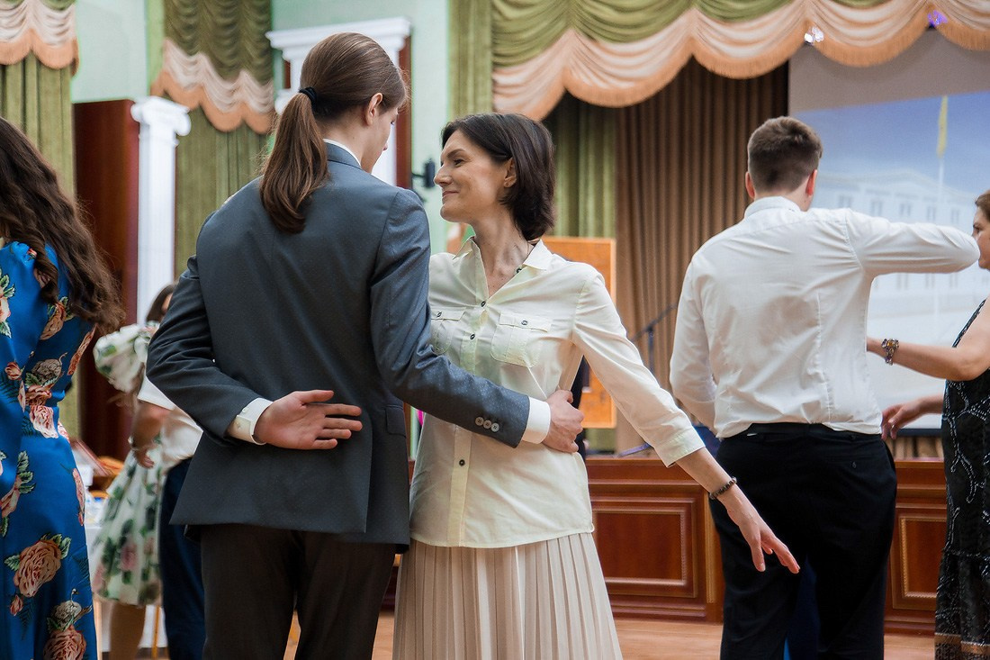 Выпускной в гимназии «Василиада». Репортажный фотограф Борис Геер