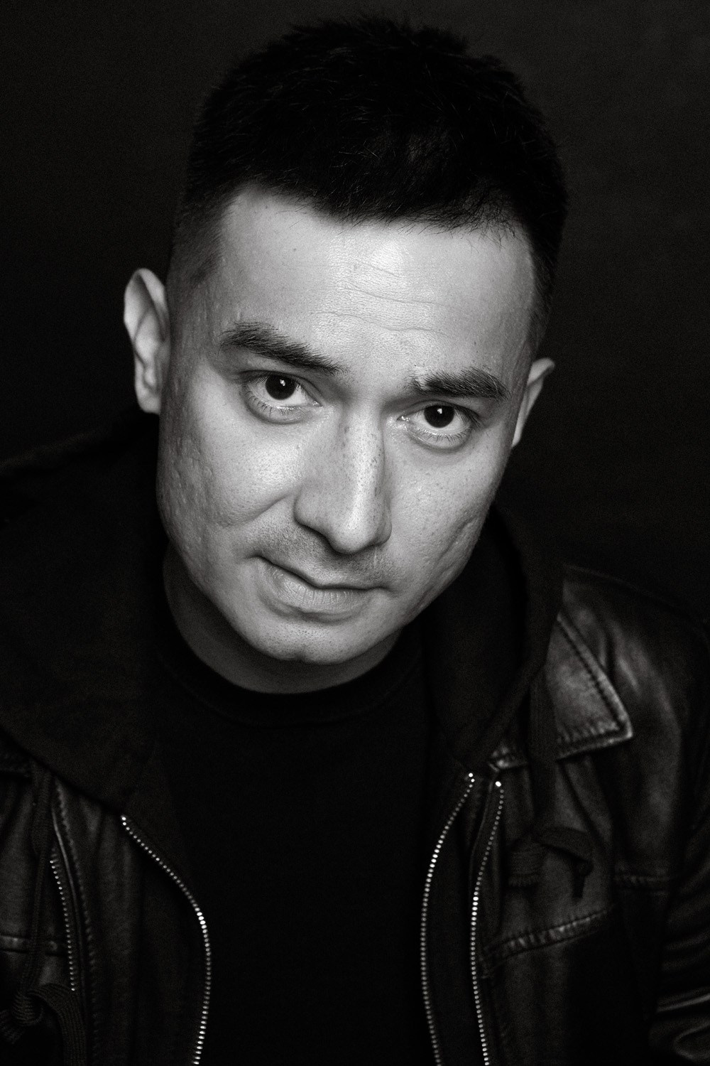 Мужские фотосессии в студии и на улице: художественные, для соцсетей, аватаров, сайтов знакомств. Фотограф Полина Завельская