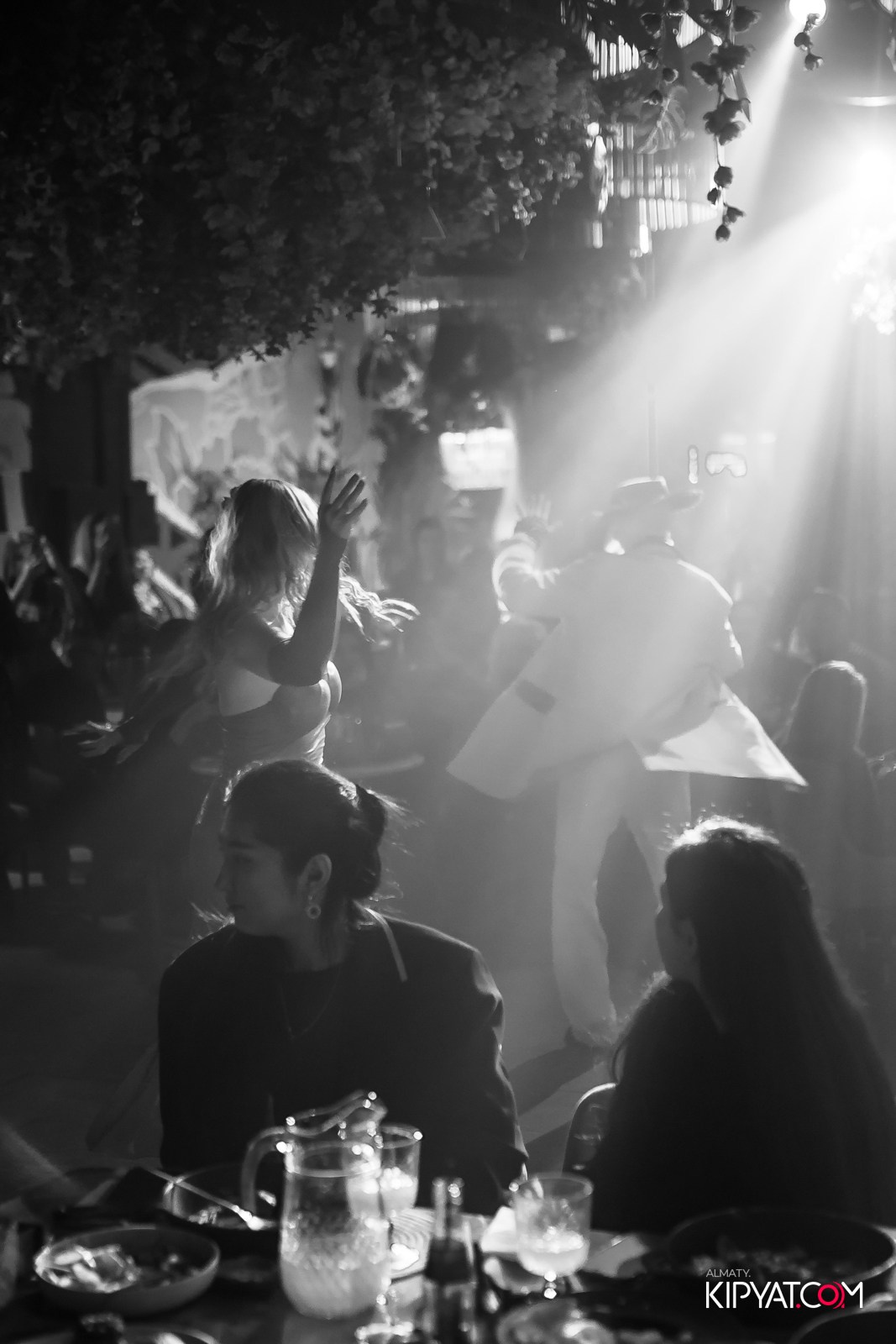 FRIENDS BAR & TERRACE. КИПЯТКОМ АЛМАТЫ!