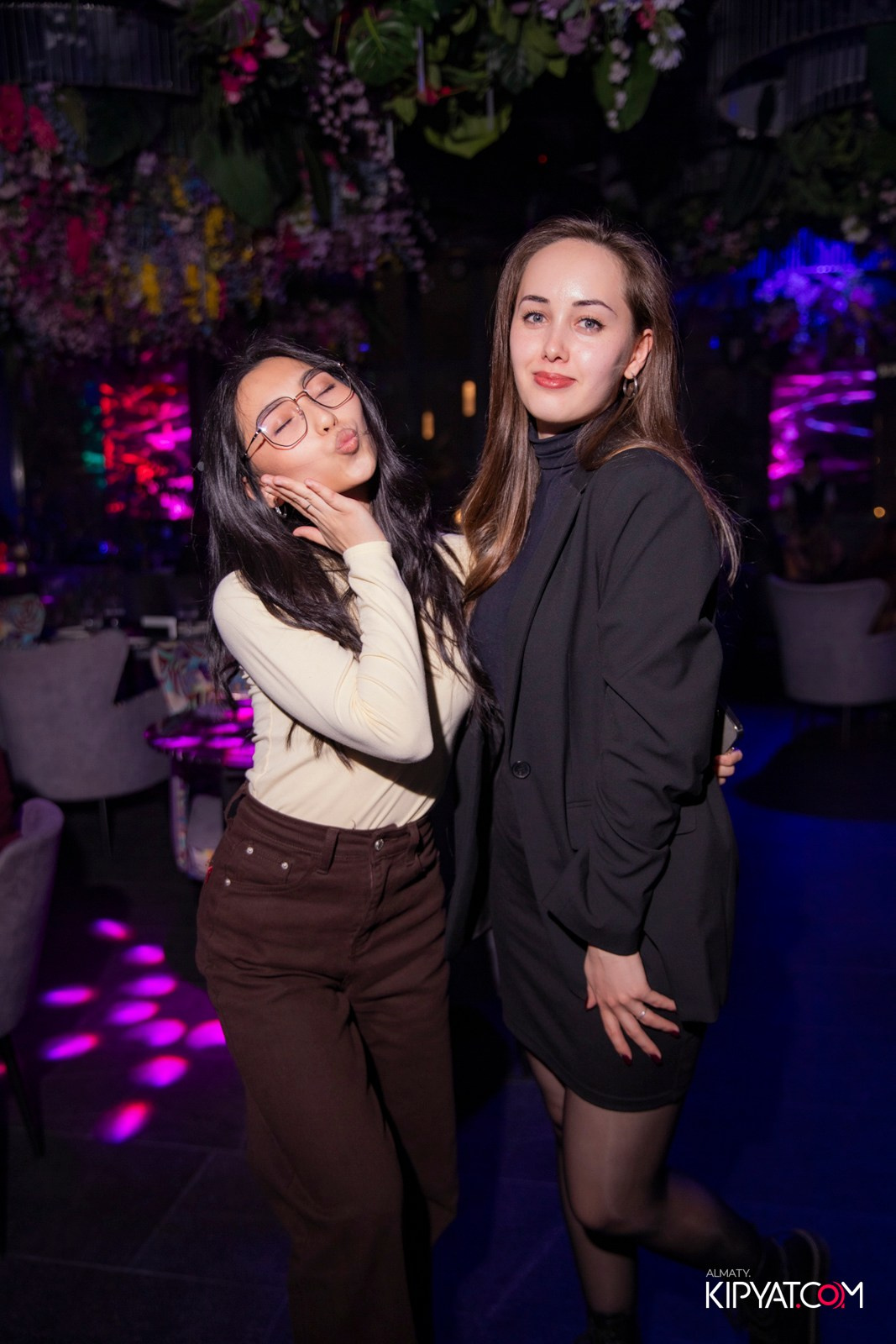 FRIENDS BAR & TERRACE. КИПЯТКОМ АЛМАТЫ! Фотосъемка мероприятий в Алматы