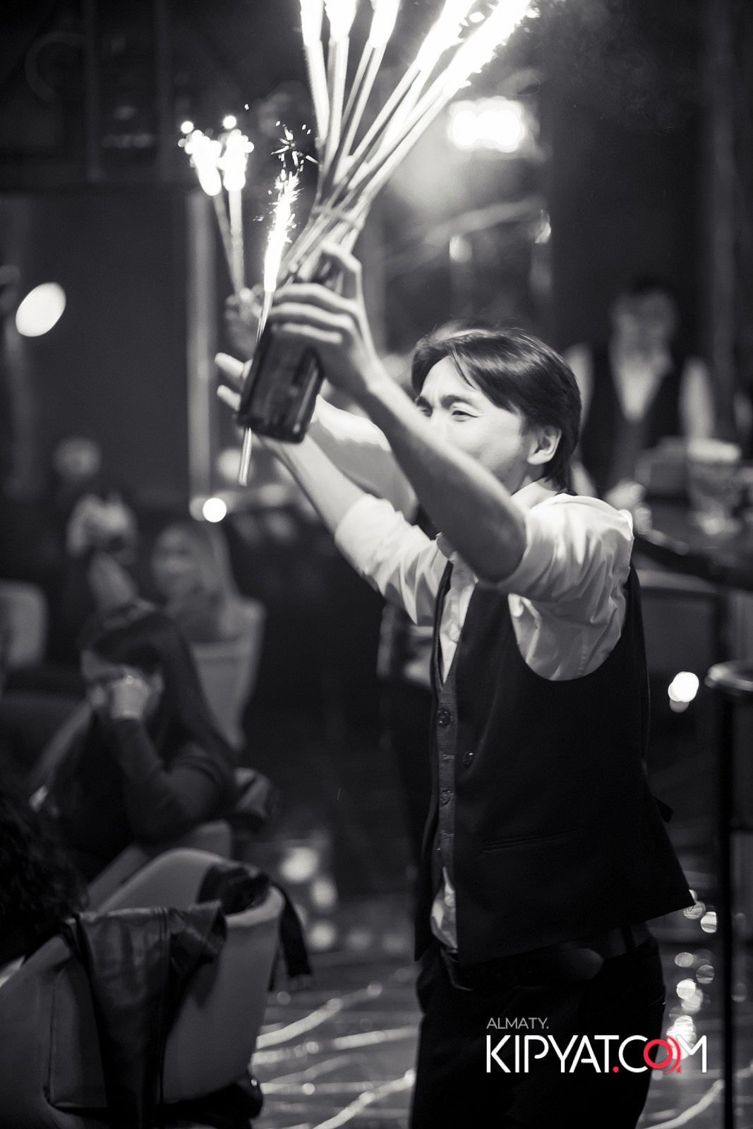 MOOD KARAOKE & TERRACE. КИПЯТКОМ АЛМАТЫ!