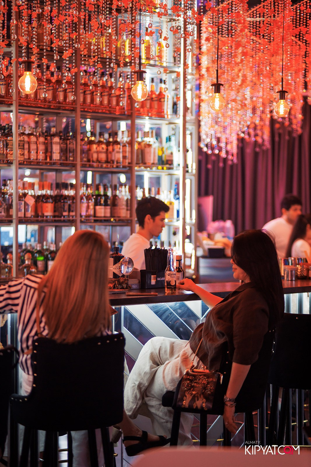 FRIENDS BAR & TERRACE. КИПЯТКОМ АЛМАТЫ!