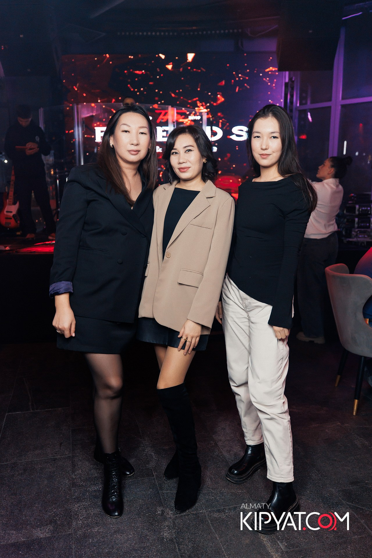 FRIENDS TERRACE & BAR. КИПЯТКОМ АЛМАТЫ!