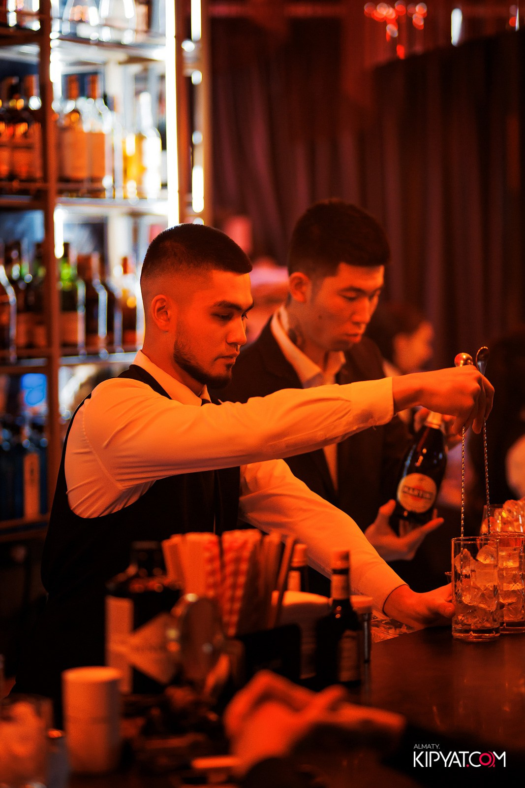 FRIENDS BAR & TERRACE. КИПЯТКОМ АЛМАТЫ!