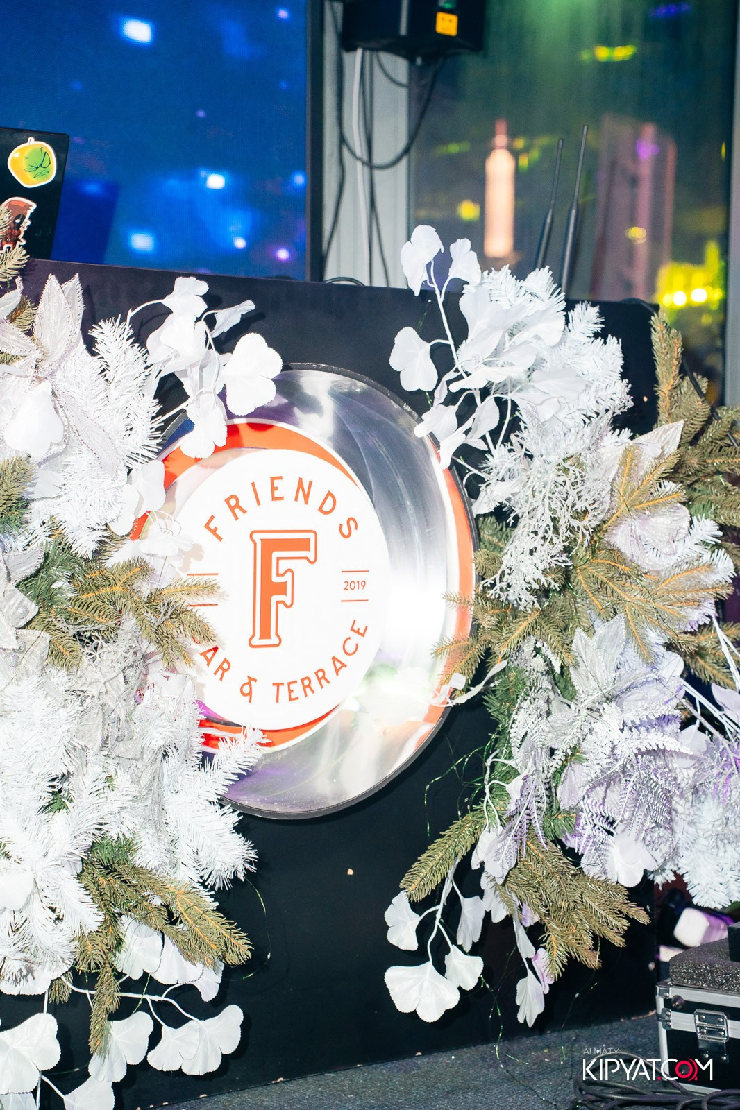 FRIENDS BAR & TERRACE. КИПЯТКОМ АЛМАТЫ!