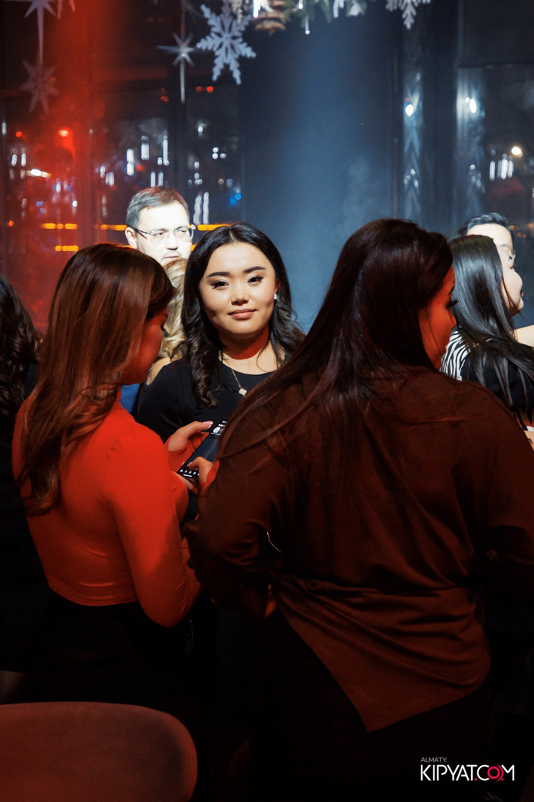 FRIENDS BAR & TERRAACE. КИПЯТКОМ АЛМАТЫ!