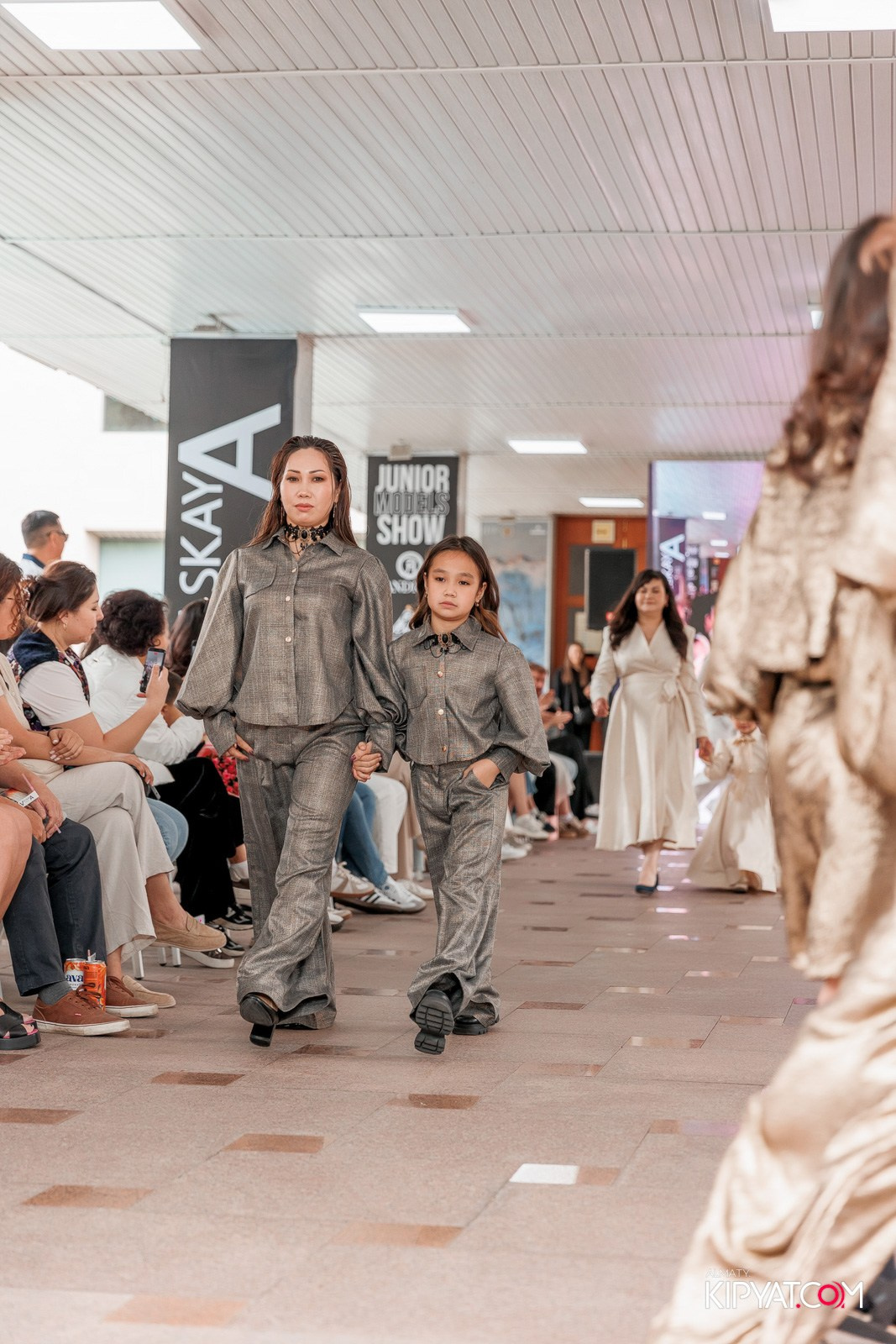 JUNIOR FASHION SHOW. КИПЯТКОМ АЛМАТЫ!