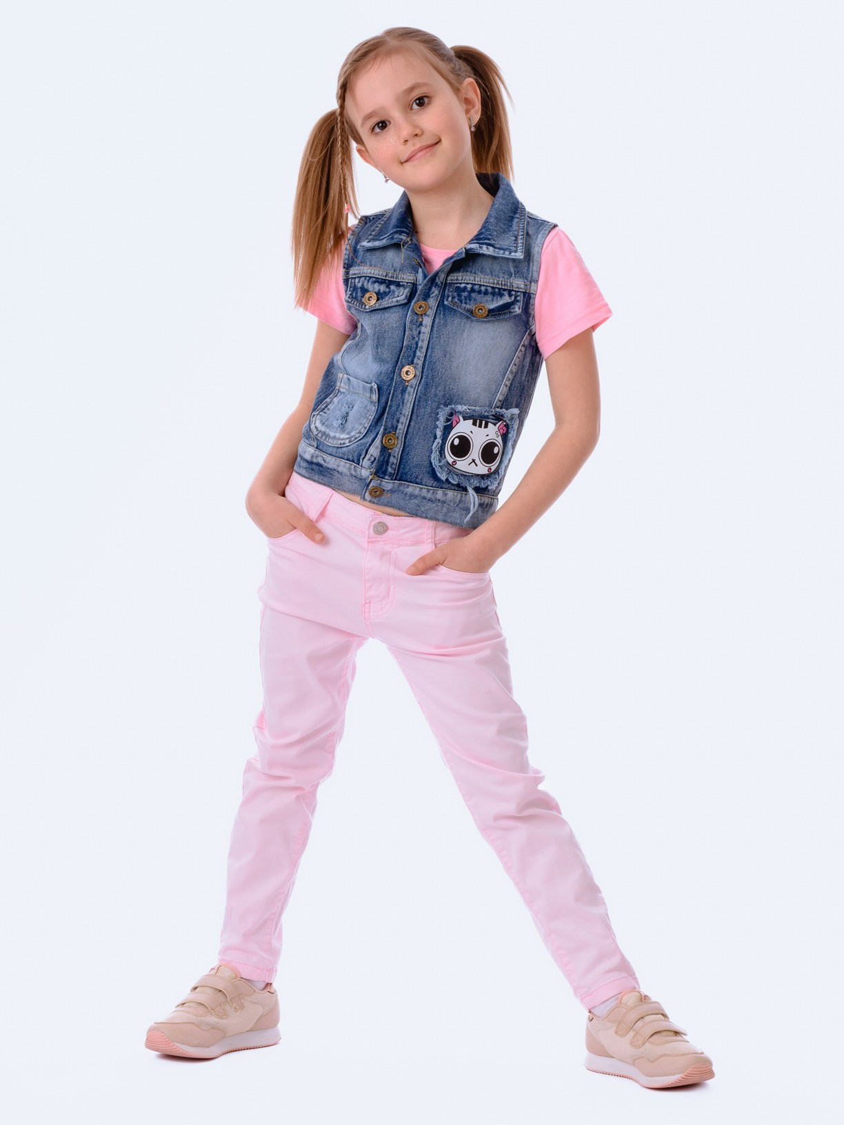 Детская фотосъемка для каталогов одежды и рекламы. Gramy-studio: фото, видео, инфографика и 3D визуализация для маркетплейсов