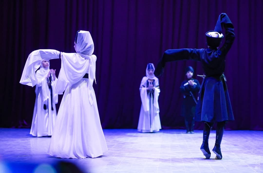 Грузинский танец. Портретный фотограф Денис Милютин