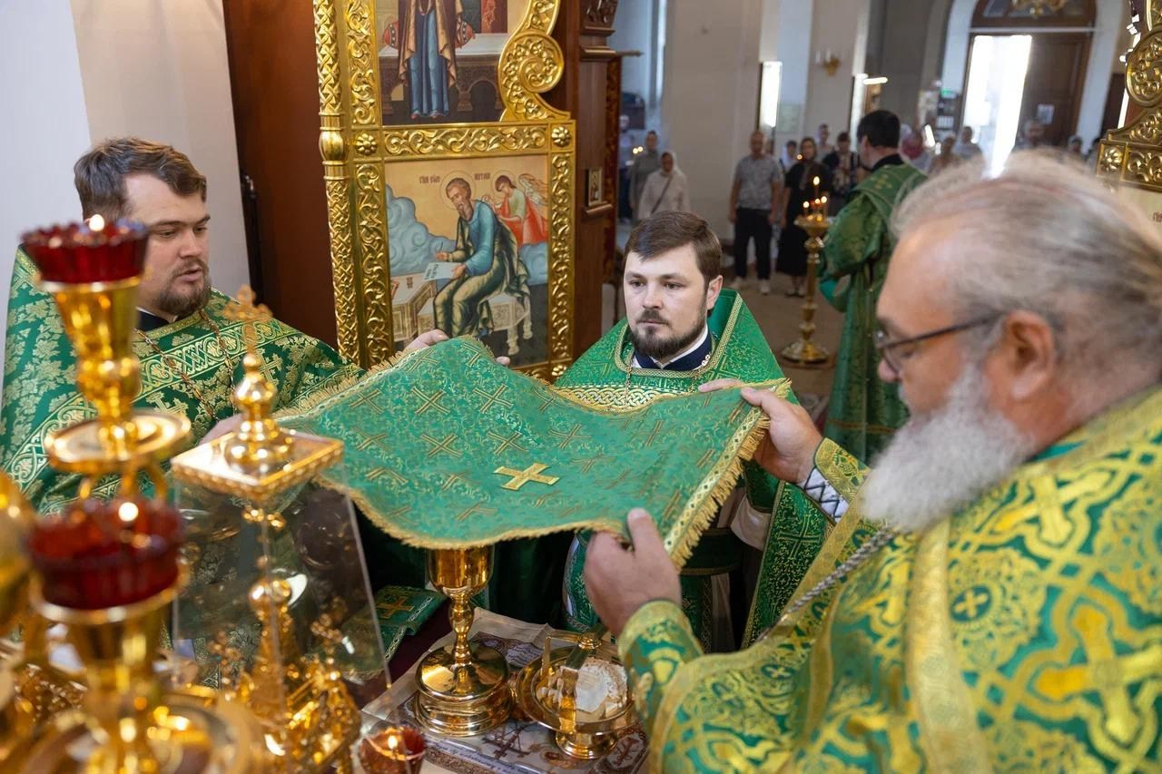 Божественная Литургия в храме Нерукотворного образа Спасителя. Саратовское Северо-Западное благочиние