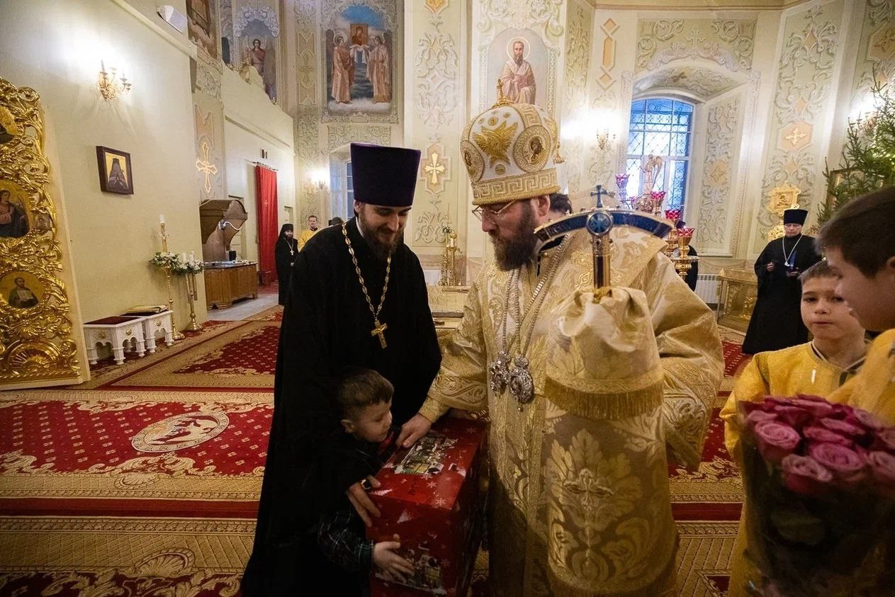 Благочинный Северо-Западного округа принял участие в Архиерейском Богослужении в Покровском соборе. Саратовское Северо-Западное благочиние