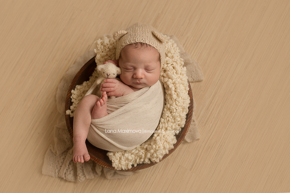 Фотосессия новорождённого. Фотограф новорождённых малышей и детский фотограф В Казани Лана Максим