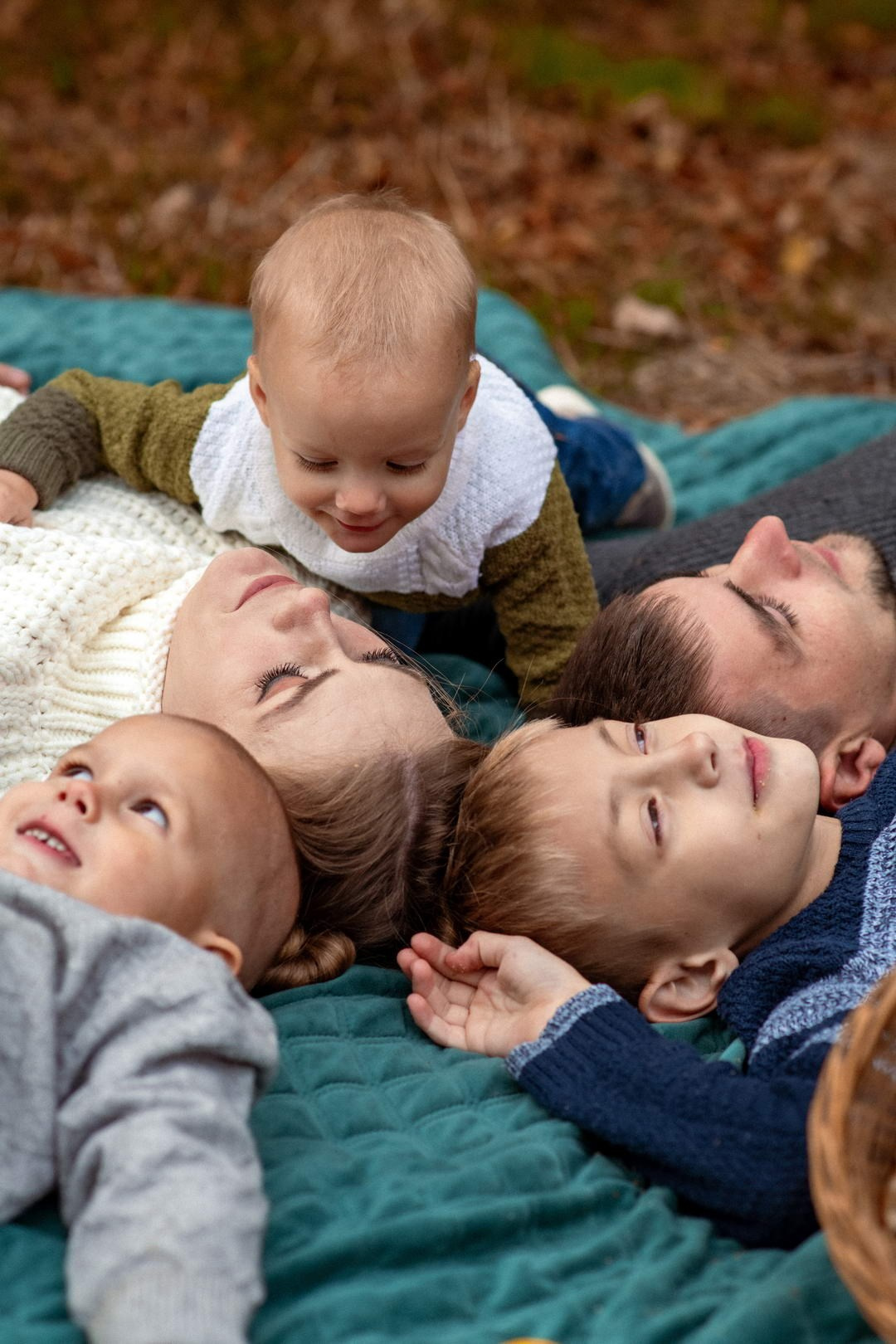 Семейная фотосессия в осеннем парке в Геленджике — фотограф Жанна Шестопалова