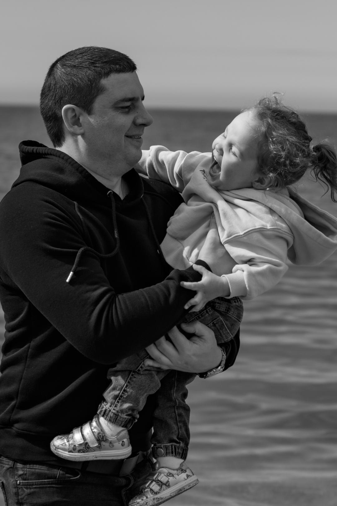 Семейная фотосессия осенью на берегу моря в Геленджике — фотограф Жанна Шестопалова