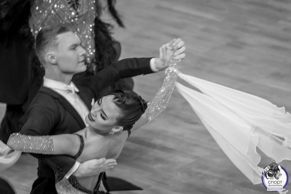 DANCE. Фотограф для маркетплейсов Михаил Бове