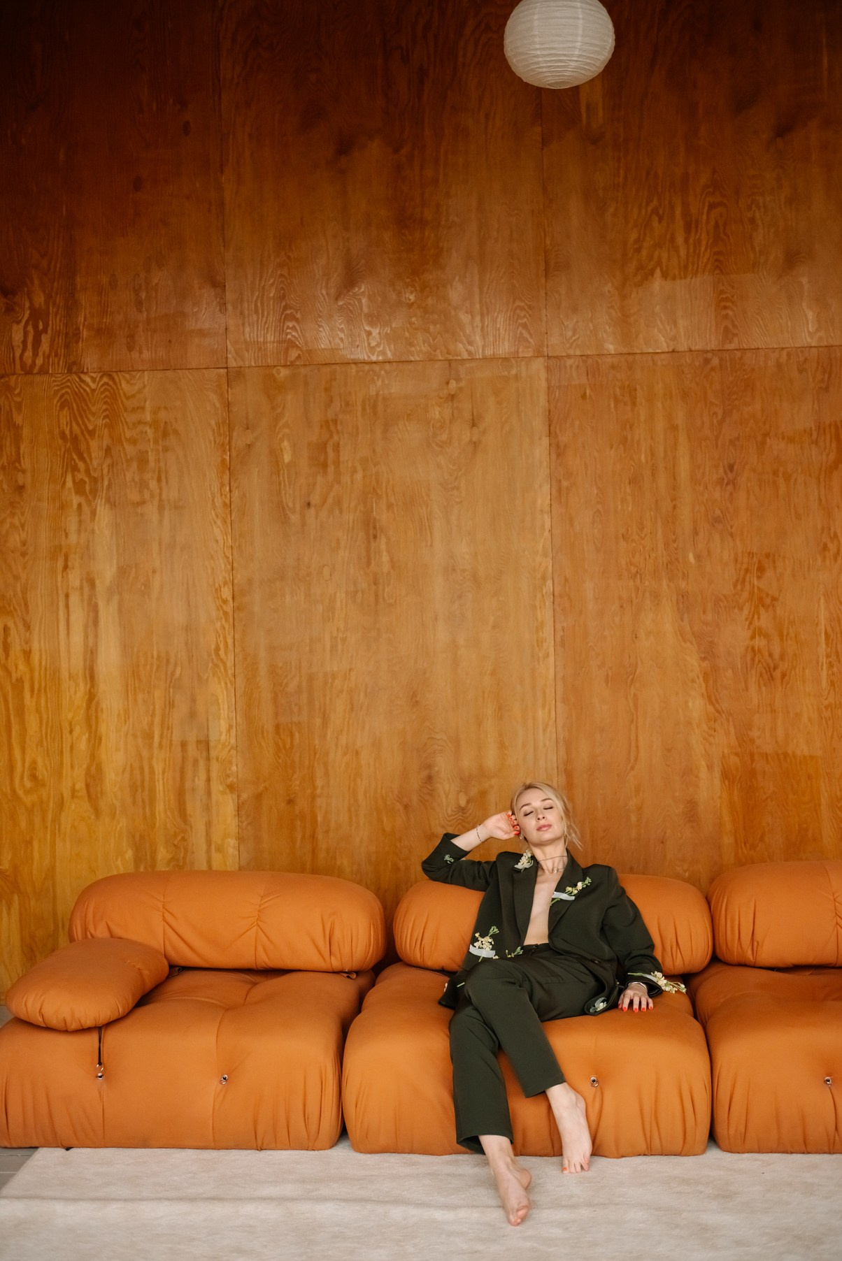 Индивидуальная. Деловой образ с цветами. Свадебный и сеейный фотограф в Санкт-Петербурге Елена Худякова