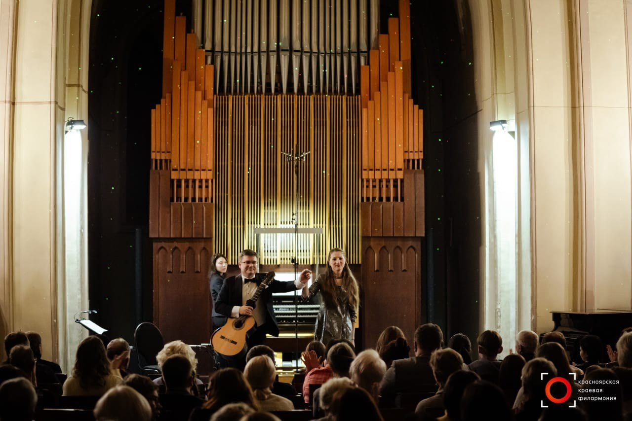 Семейный дуэт Дмитрия и Елизаветы Бородаевых выступил в Красноярске. Дмитрий Бородаев