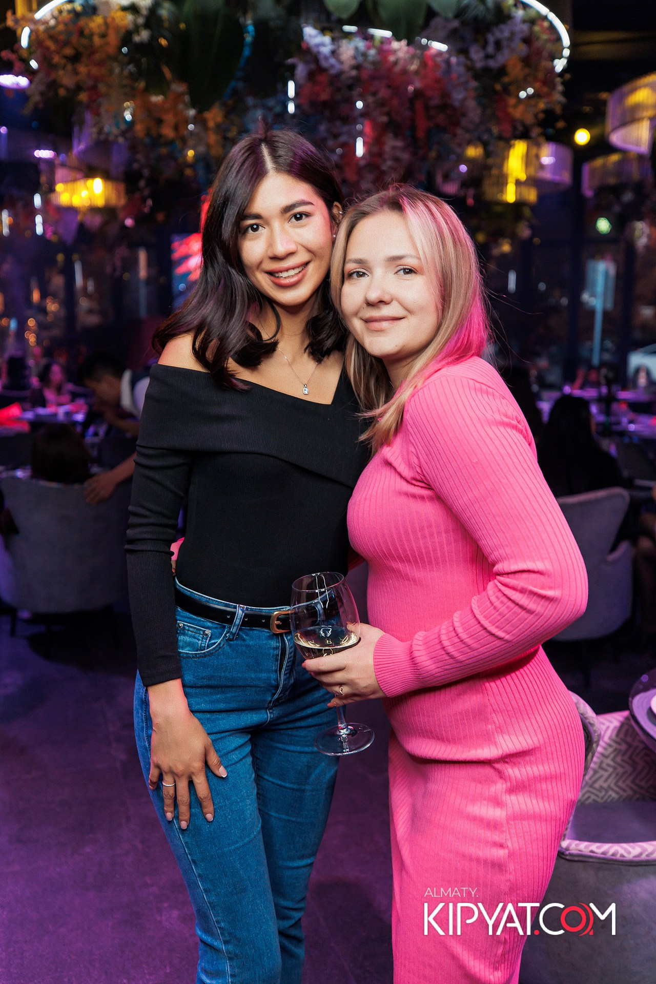 FRIENDS BAR & TERRACE. КИПЯТКОМ АЛМАТЫ! Фотосъемка мероприятий в Алматы