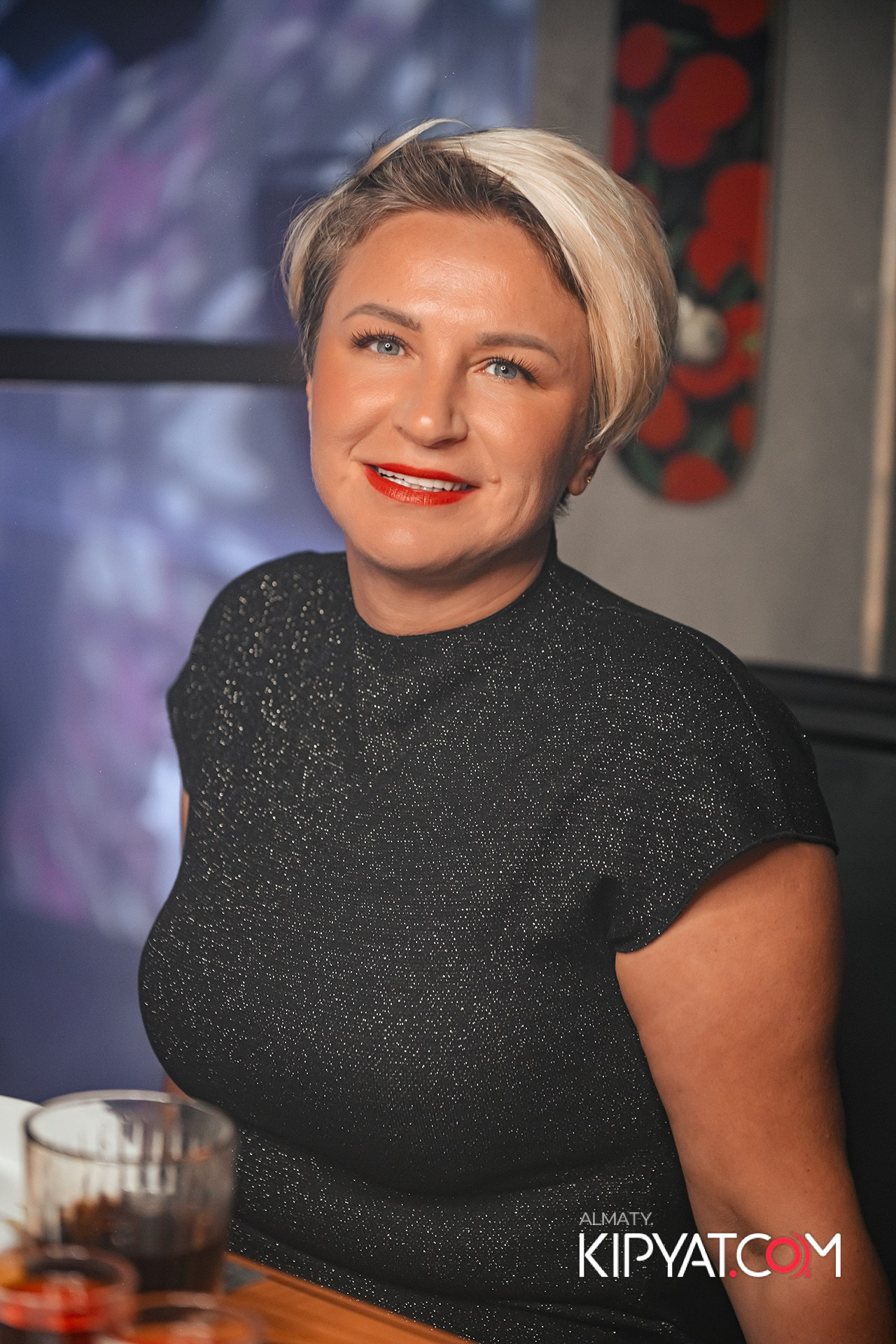 SANTA BARBARA ВЫСТУПЛЕНИЕ ГРУППЫ БРАТЬЯ ГРИММ. КИПЯТКОМ АЛМАТЫ!