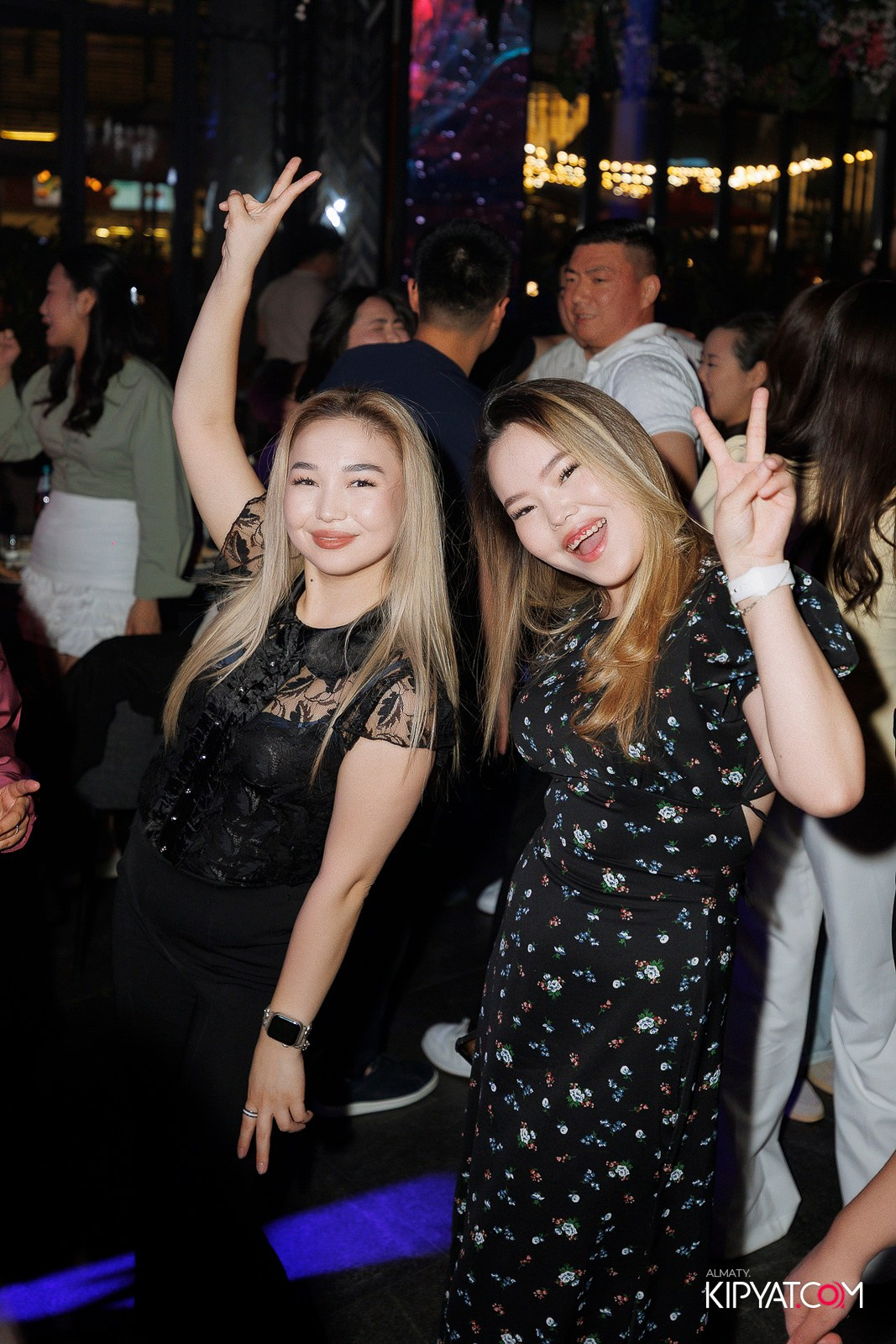 FRIENDS BAR & TERRACE. КИПЯТКОМ АЛМАТЫ! Фотосъемка мероприятий в Алматы