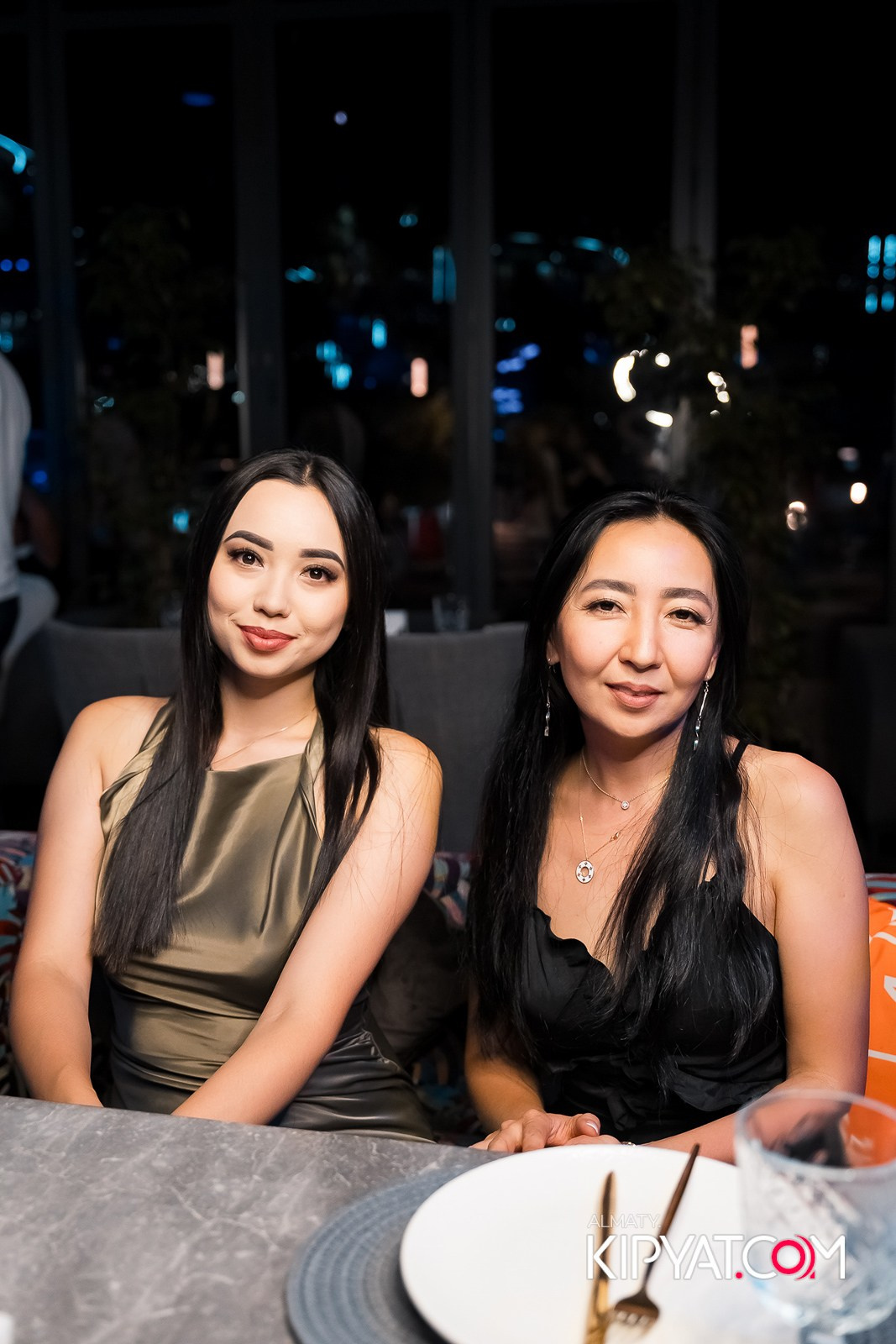 FRIENDS BAR & TERRACE. КИПЯТКОМ АЛМАТЫ!