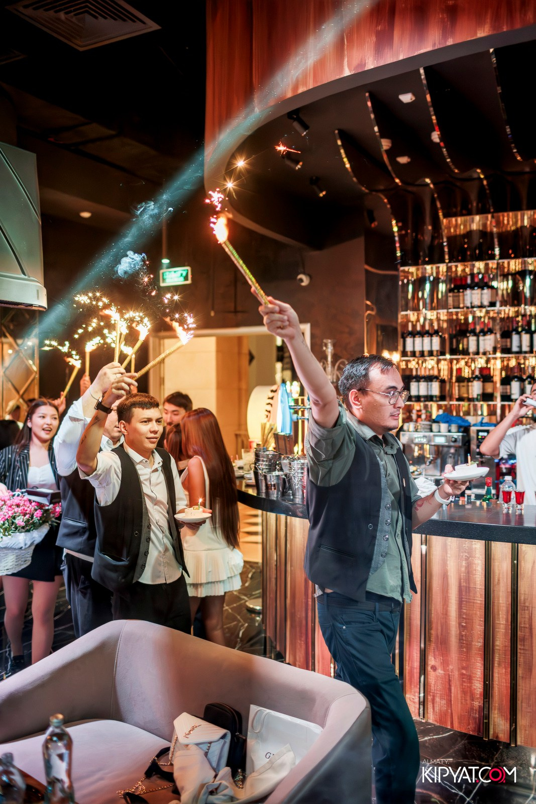 MOOD KARAOKE & TERRACE. КИПЯТКОМ АЛМАТЫ!