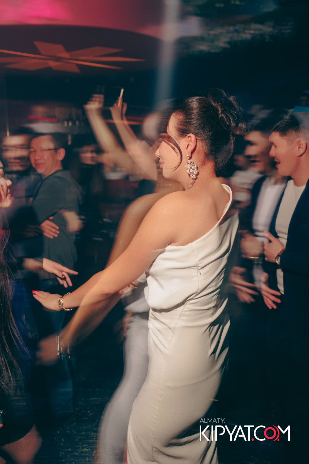 SANTA BARBARA — ПИТ ДЖЕЙСОН (ГР. ПРЕМЬЕР-МИНИСТР) И ИЛЬЯ ЗУДИН (ГР. ДИНАМИТ) НА ПРЕДНОВОГОДНЕЙ ВЕЧЕРИНКЕ. КИПЯТКОМ АЛМАТЫ!