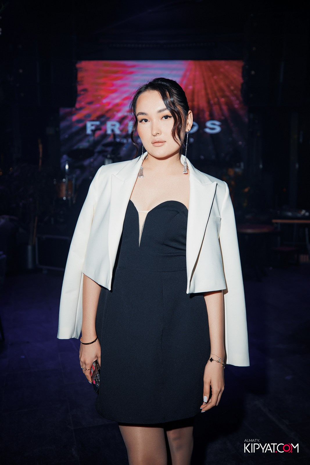 FRIENDS BAR & TERRACE. КИПЯТКОМ АЛМАТЫ!