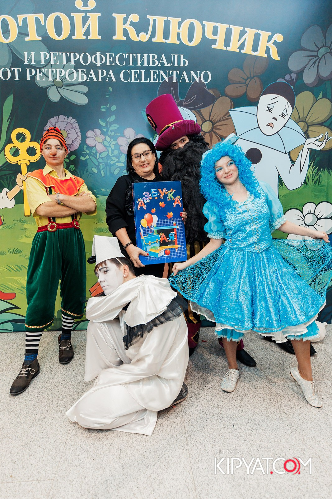 ЗОЛОТОЙ КЛЮЧИК И РЕТРОФЕСТИВАЛЬ ОТ РЕСТОБАРА CELENTANO. КИПЯТКОМ АЛМАТЫ!