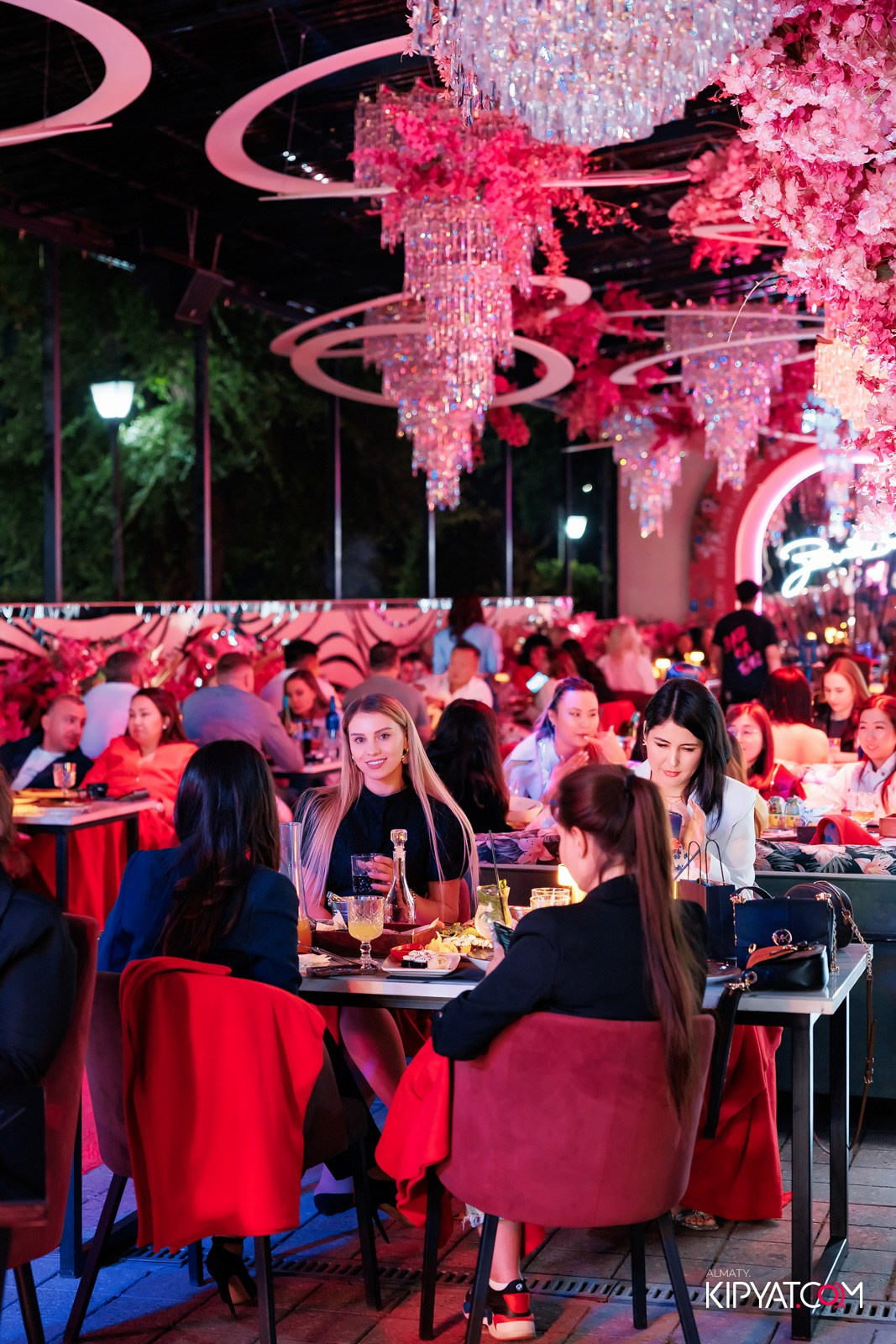 НОДАР РЕВИЯ В «ЗАЯ, НА БИС». КИПЯТКОМ АЛМАТЫ!