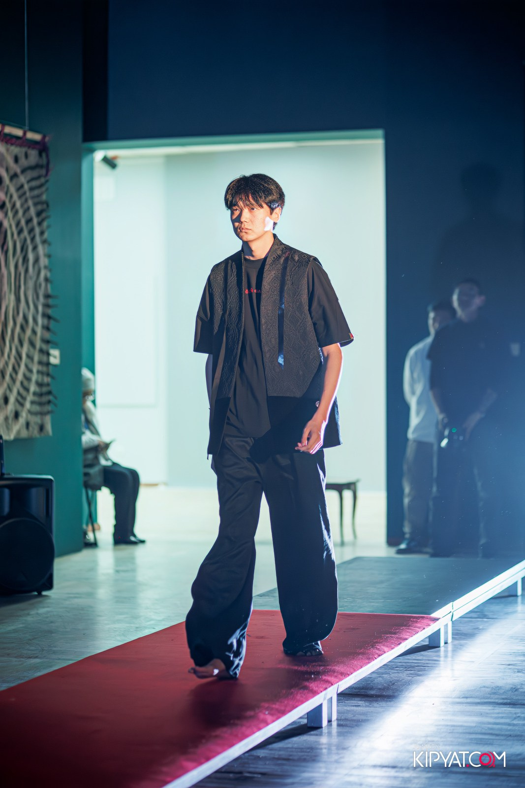 FASHION ПОКАЗ, КАЗАХСКОЙ НАЦИОНАЛЬНОЙ ОДЕЖДЫ. КИПЯТКОМ АЛМАТЫ!