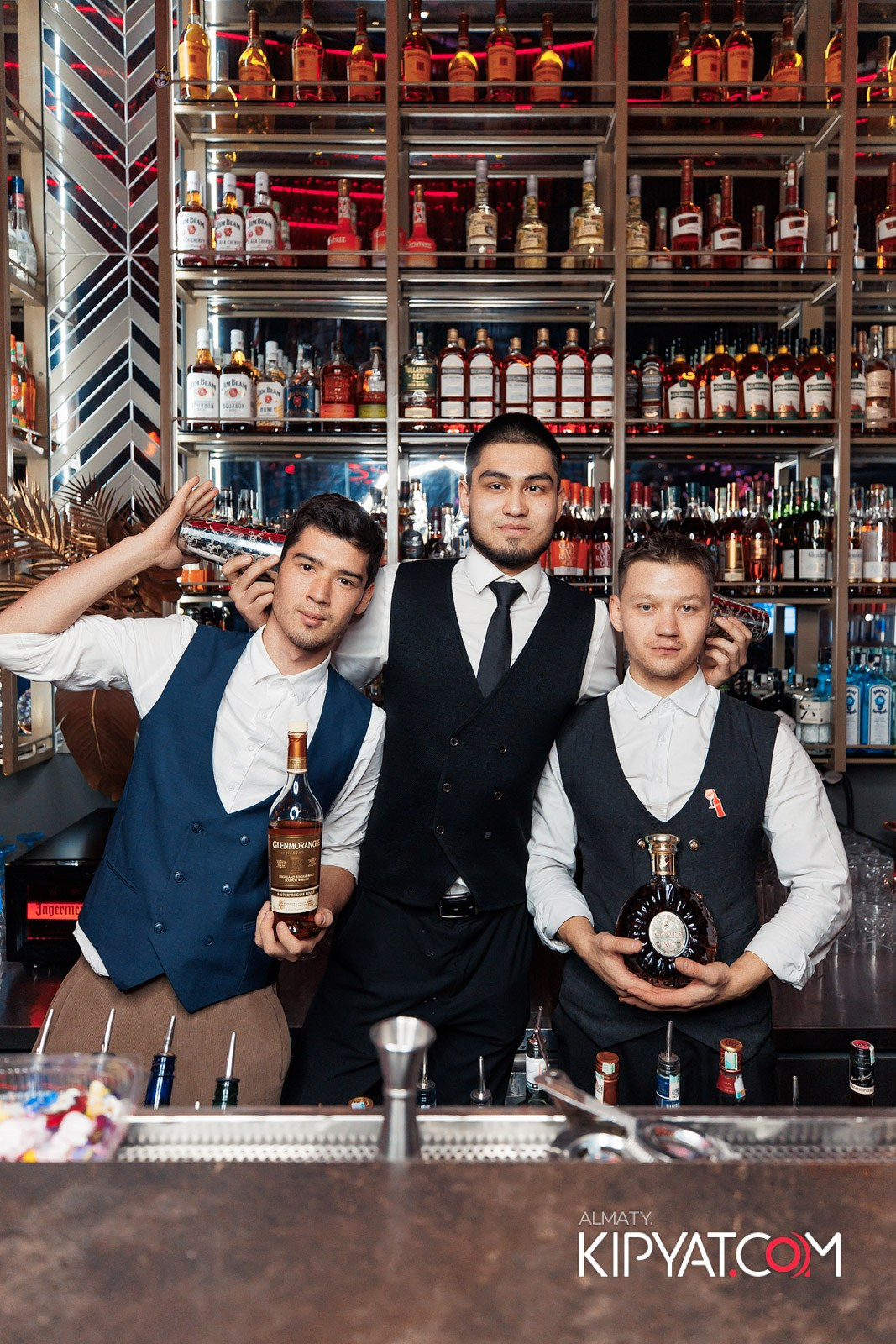 FRIENDS BAR & TERRACE. КИПЯТКОМ АЛМАТЫ!