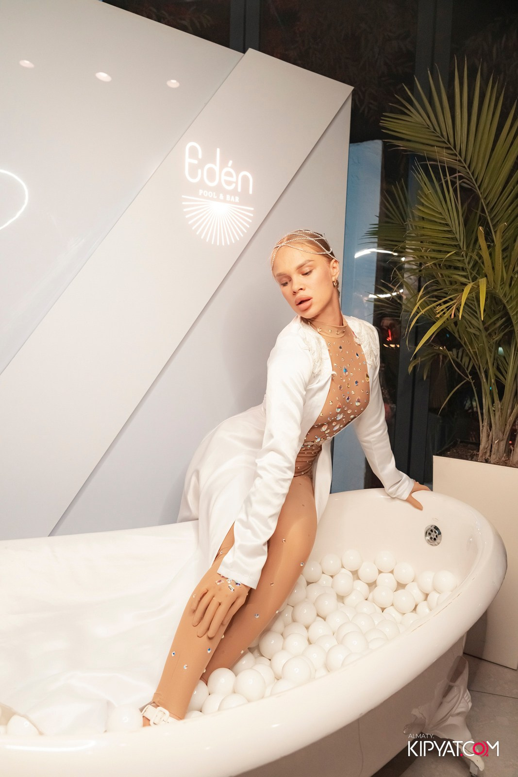 EDEN POOL & BAR. КИПЯТКОМ АЛМАТЫ!