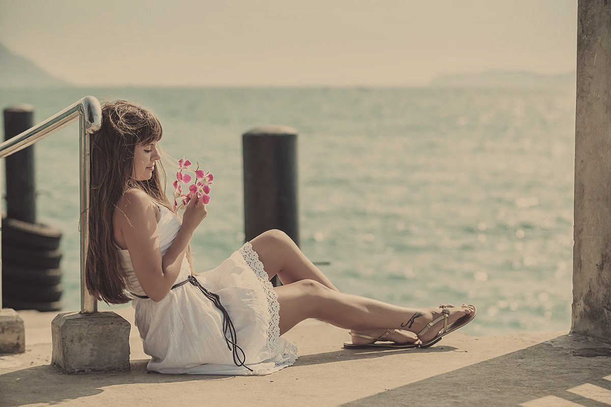 Фотосессия Пхукет фотограф красивая девушка пирс платье купальнике на пляже Панва пальмы  Патонг Ката Карон Найхарн Майкао идея место поза пример фото море заказать фотосъёмку Phuket Patong Naiharn цена стоимость описание фотосессии 