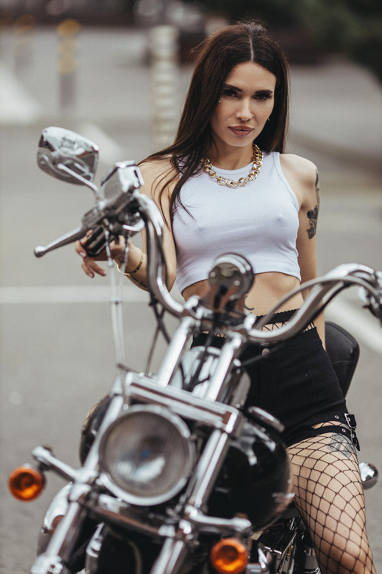 Фотосессия с байком на парковке. Семейный и детский фотограф в Москве Артём Жигурс