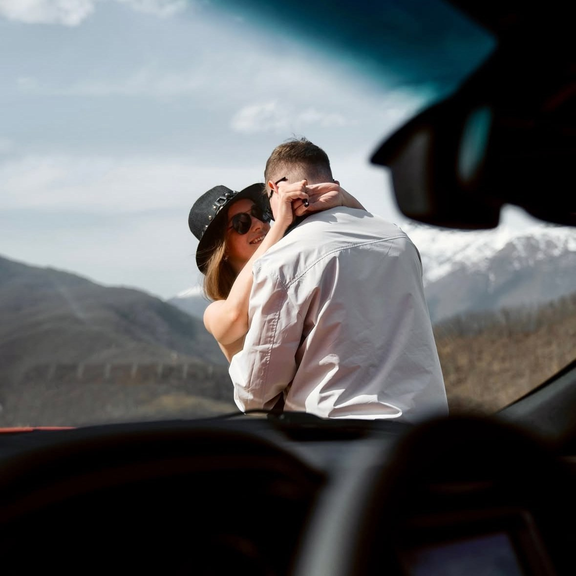 Авторские путешествия на красном кабриолете Lexus. Сочи, Адлер, Сириус, Красная Поляна, озеро Рица. Личный водитель и фотограф. Свадебный фотограф в Сочи и Адлере — Фотосессии на море и в горах | Виктор Рогулев