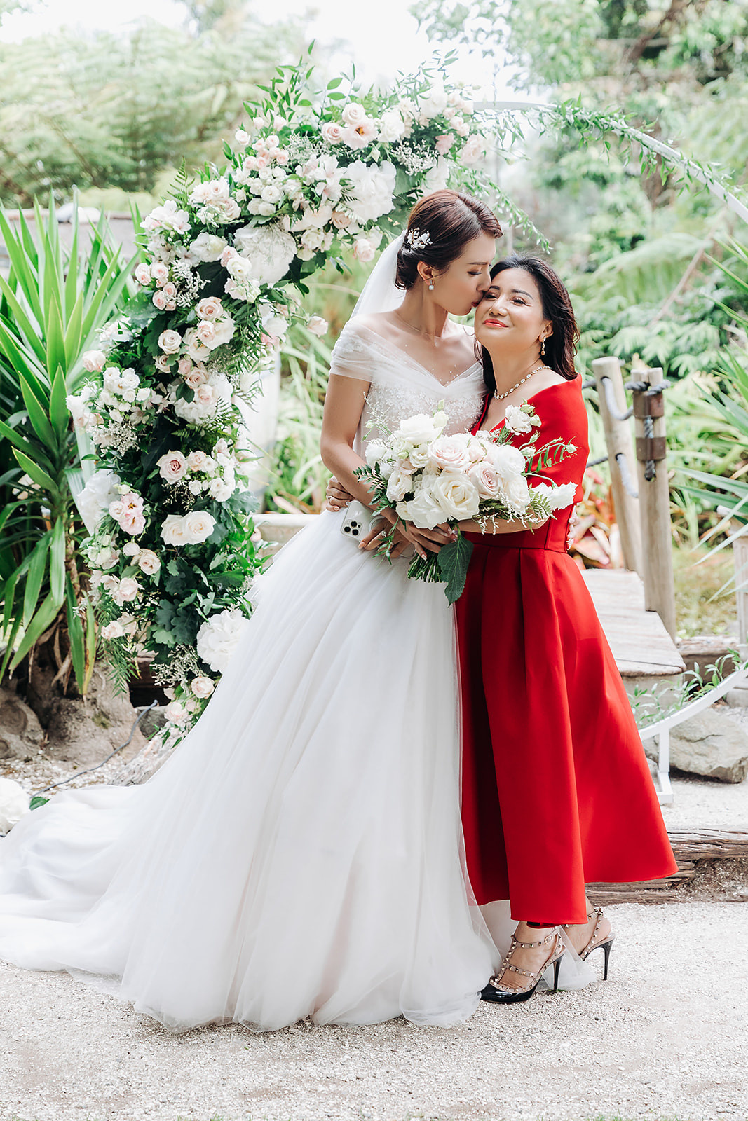 Wedding photographer in Tbilisi & Saint-Petersburg (Spb). Destination wedding photographer Peter Letu