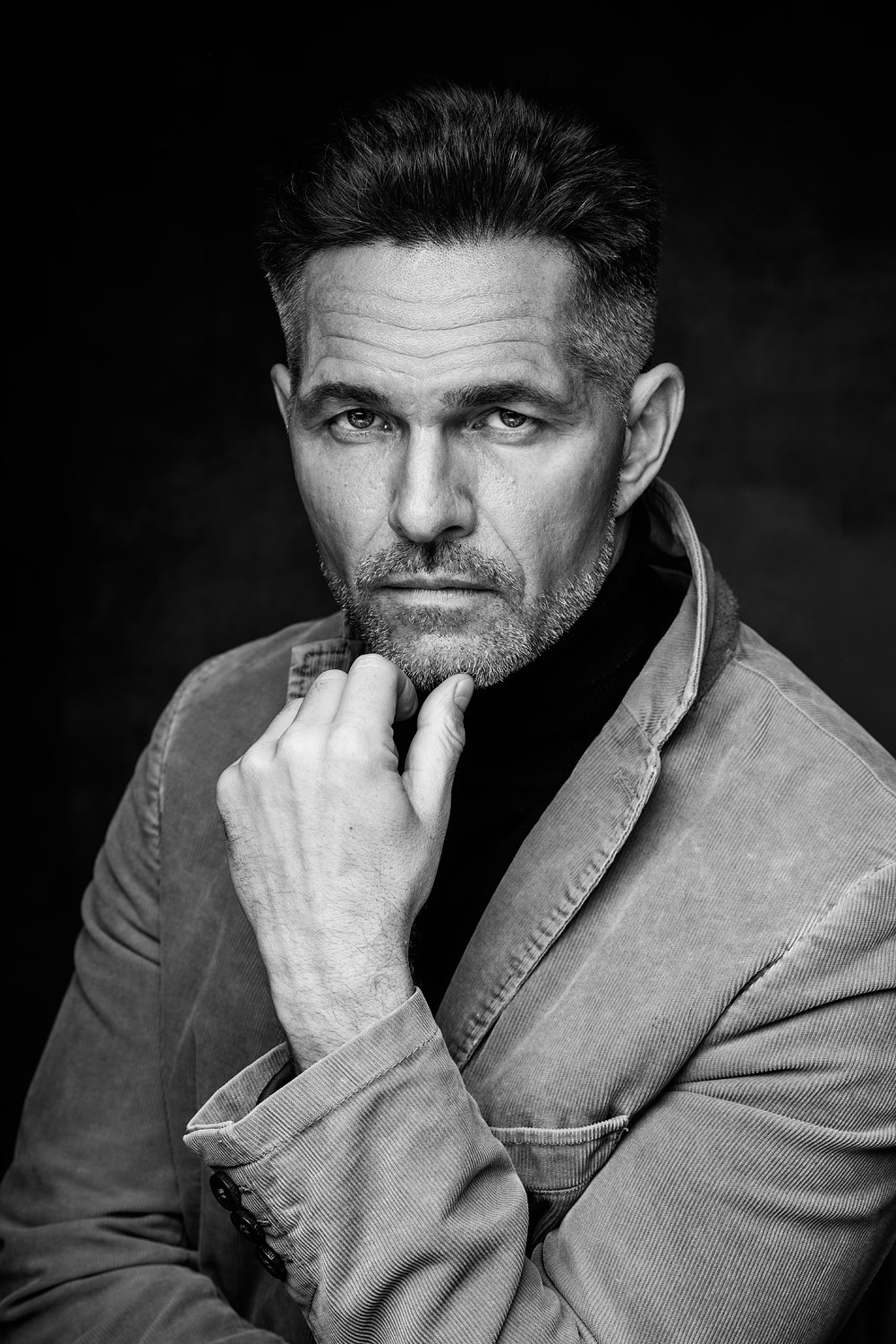 U-ray: Художественный чёрно-белый портрет. U-ray